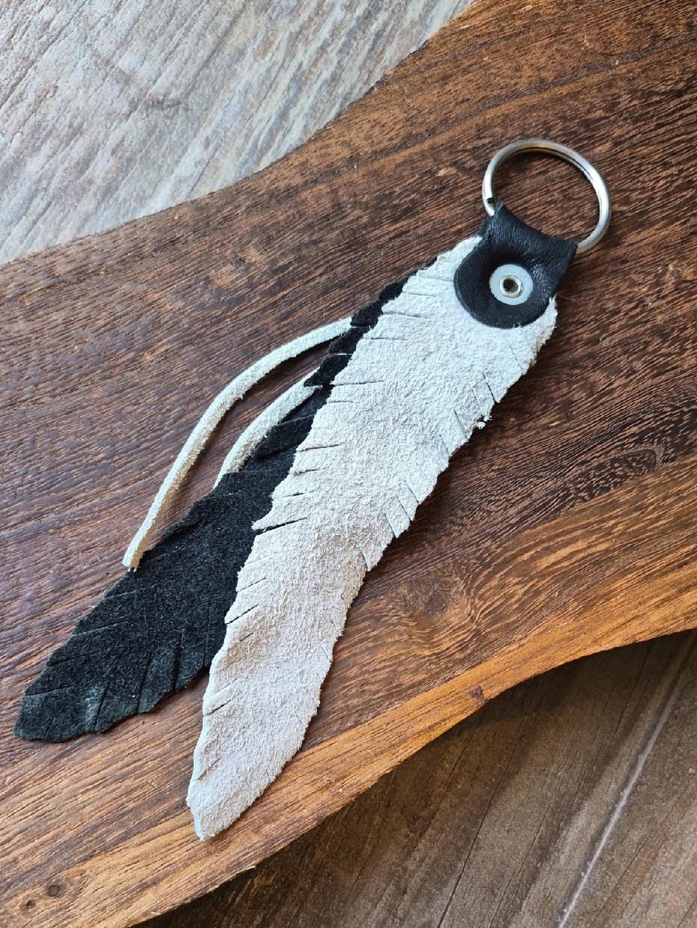 Vtg Handcrafted Leather Feathers U.S. Buffalo Nickel Coin Keychain, Black Gray - Picture 3 of 9